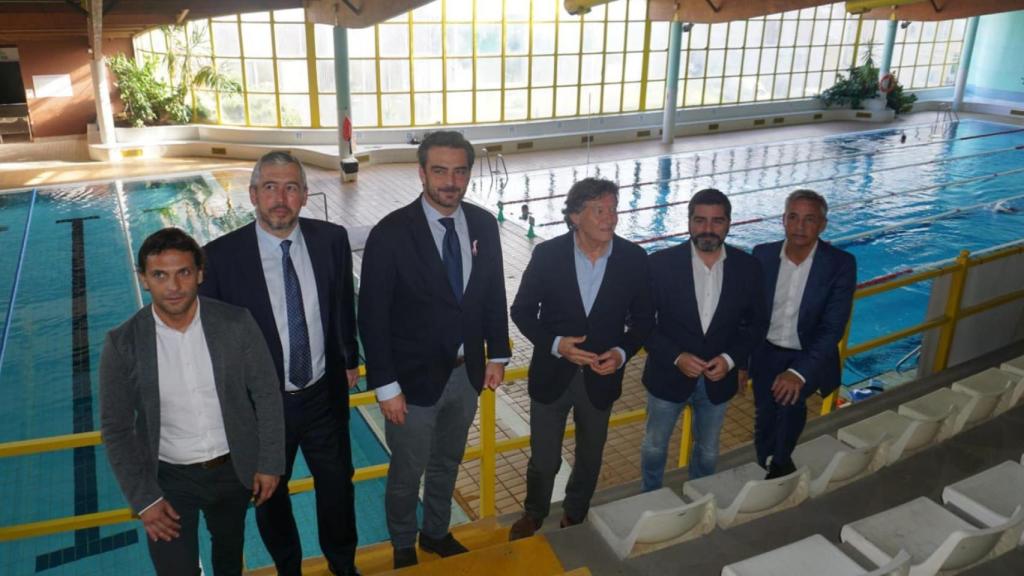Visita de Diego Calvo al centro deportivo de Elviña.