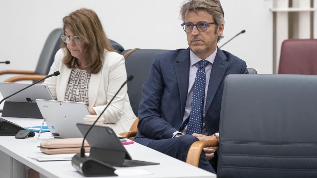 El consejero de Hacienda de Murcia, Luis Alberto Marín, antes del inicio del último Pleno en la Asamblea Regional.