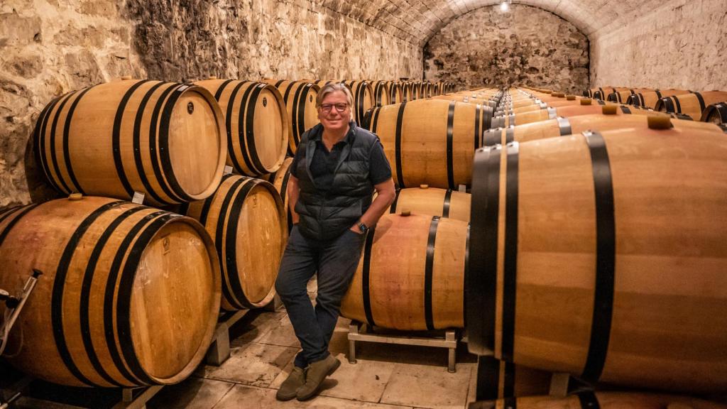 Peter Sisseck en el sótano de su bodega en Quintanilla de Onésimo
