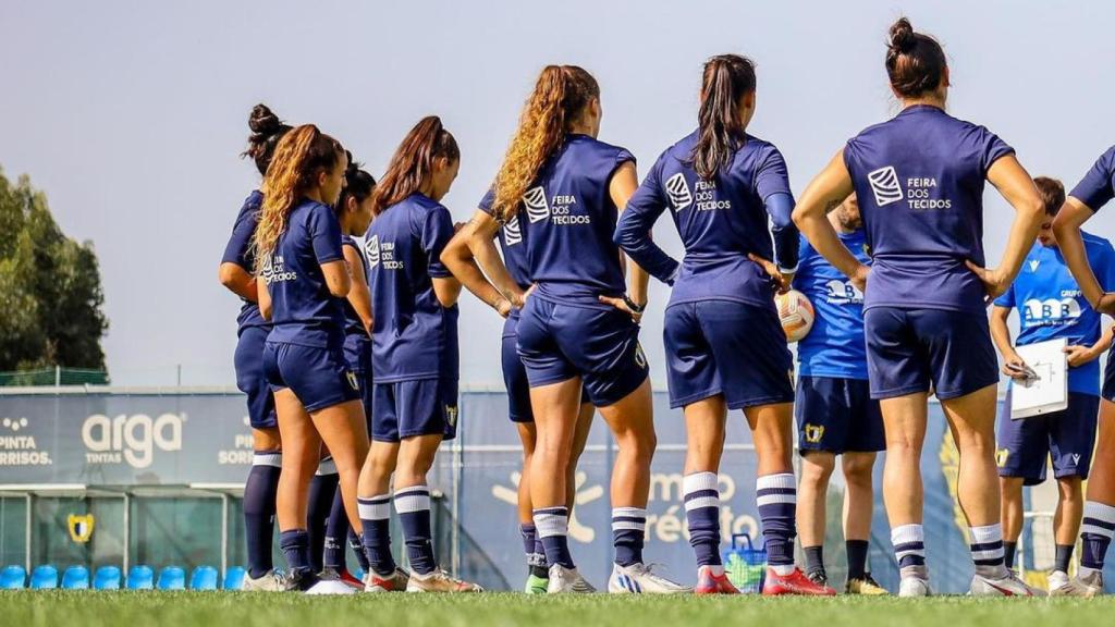 Las jugadoras del equipo femenino del Famalicao femenino durante un entrenamiento