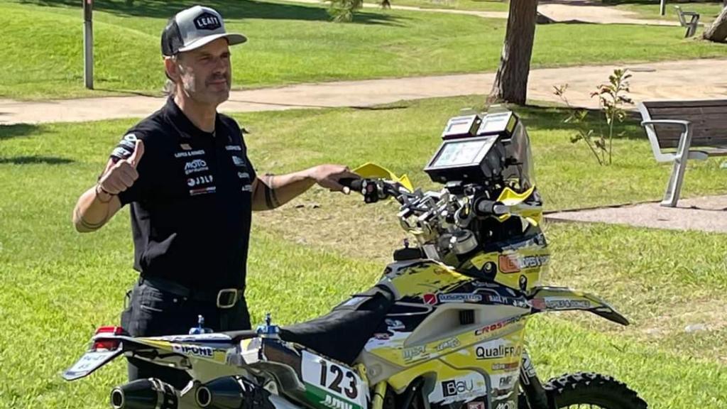 El piloto Armindo Neves en la presentación de una carrera