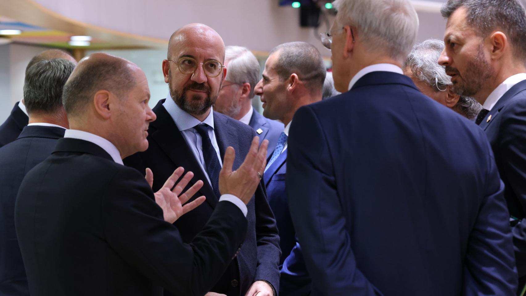 El canciller alemán, Olaf Scholz, ha tenido que justificarse ante el resto de líderes europeos