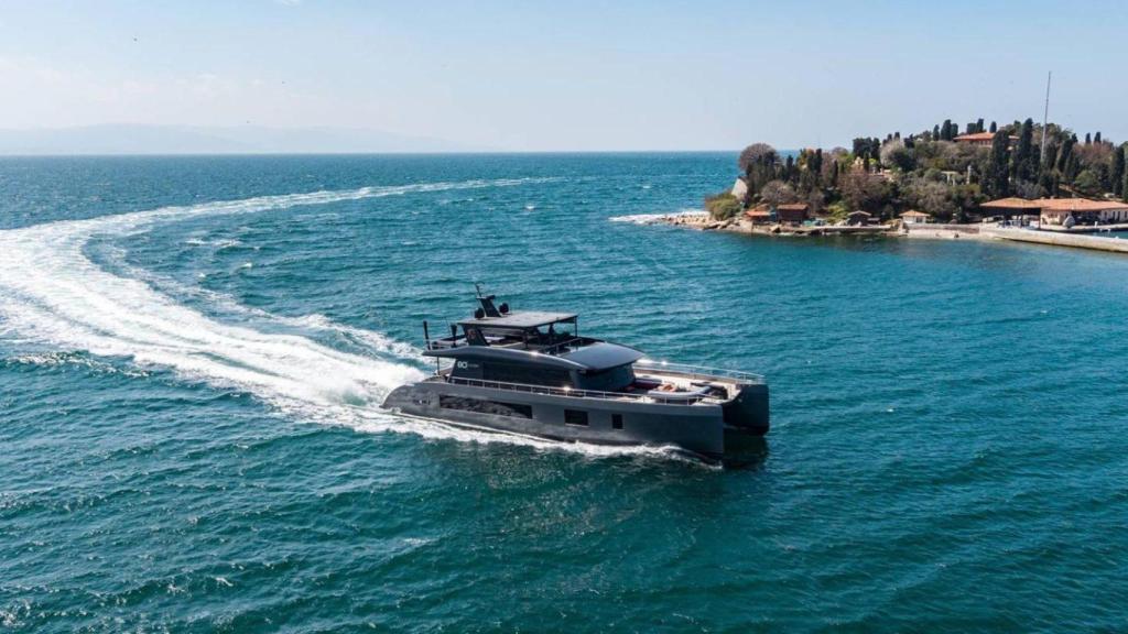 El catamarán VisionF 80