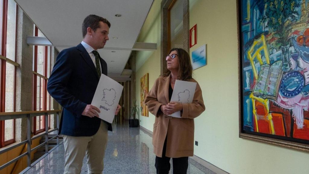 Los diputados del PPdeG Adrián Pardo y Begoña Freire.