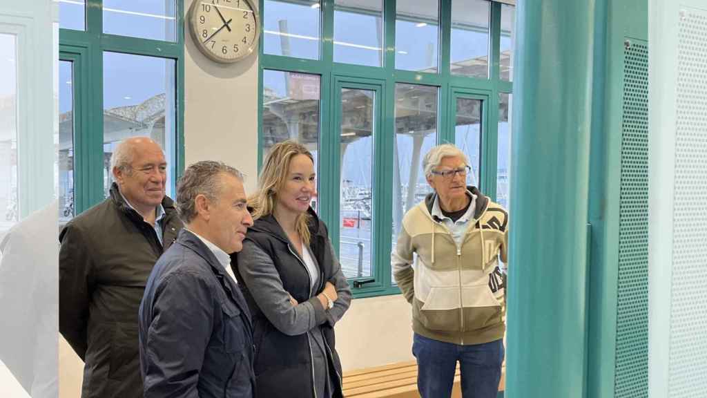 Fernández-Tapias en la estación de autobuses de Cangas.