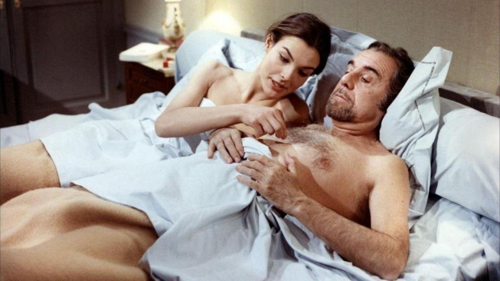 Carlo Bouquet y Fernando rey en una escena de 'Ese oscuro objeto de deseo'.