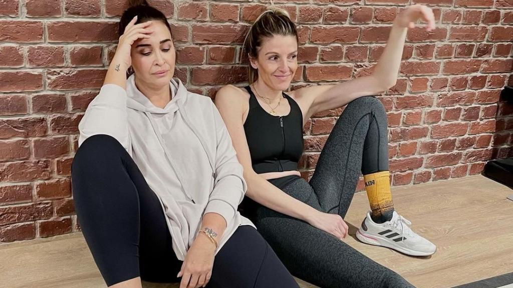 Cris Díaz junto a Vicky Martín Berrocal tras un entrenamiento.