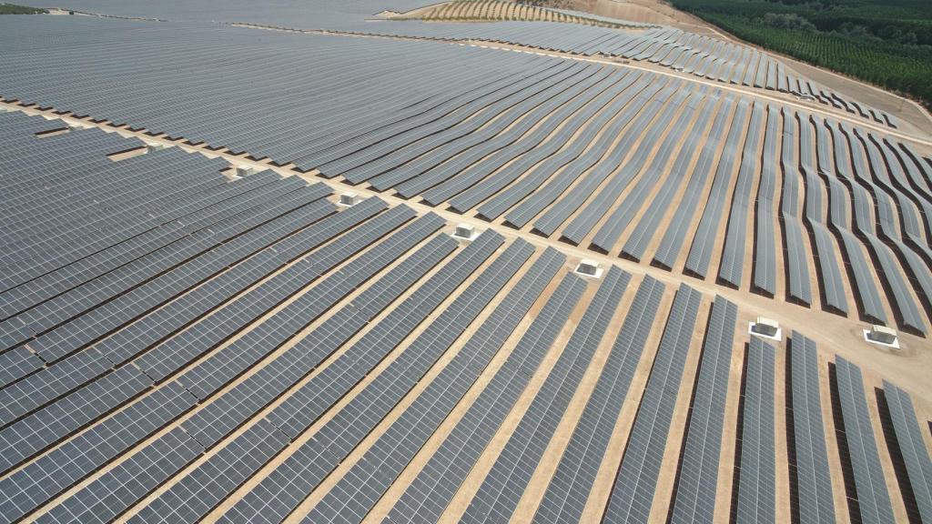 Parque solar de Pinos Puente (Granada).