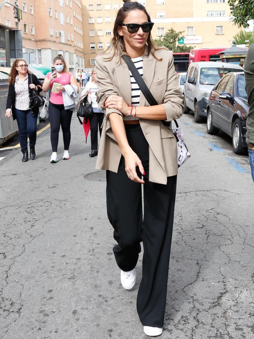 La mujer de Kiko Rivera ha explicado que el Dj está bien y consciente.