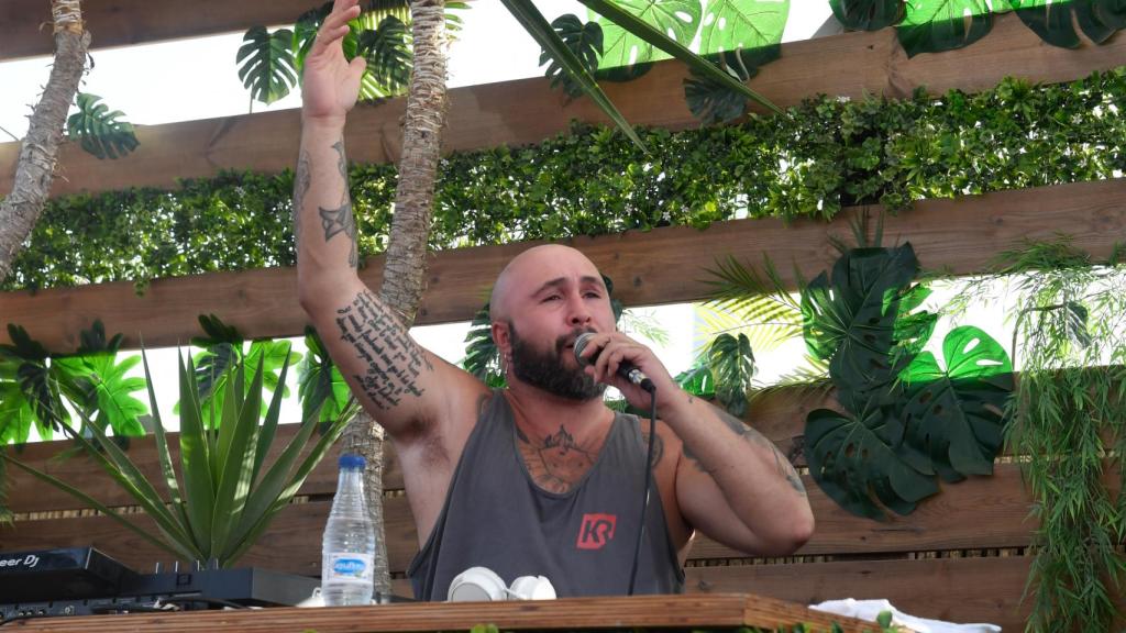 Kiko Rivera durante una de sus sesiones en Chipiona.