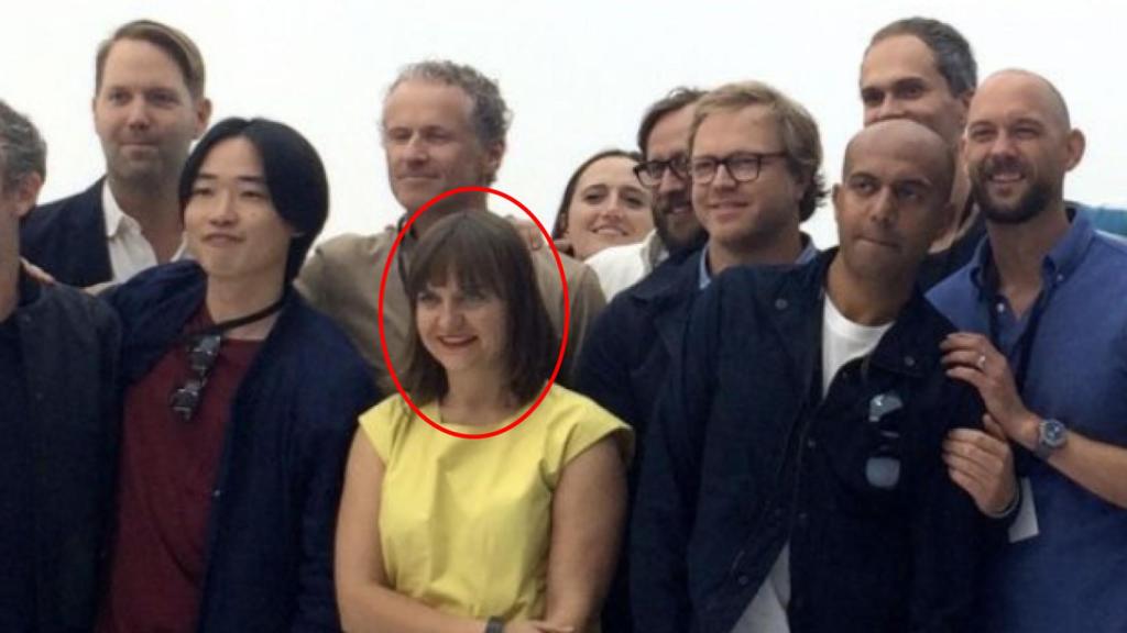 Evans Hankey junto a todo su equipo en una fotografía.