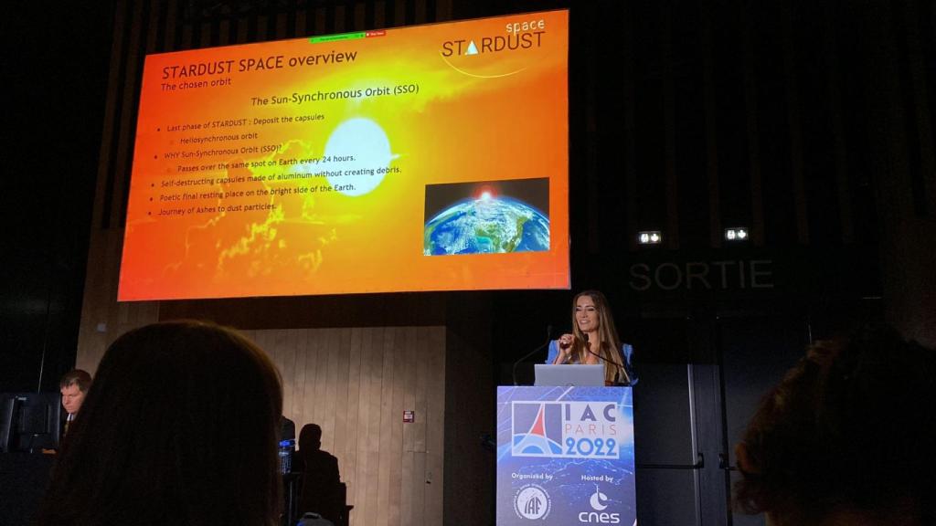 Andrea durante la presentación del proyecto en París.