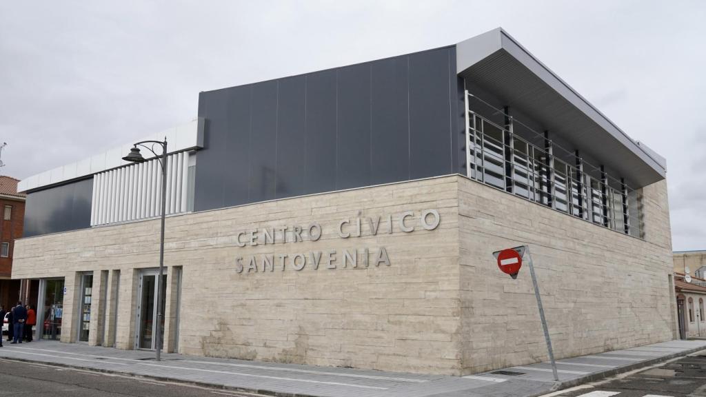 El nuevo centro cívico desde fuera