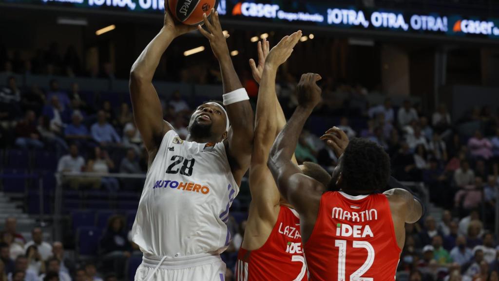 Yabusele, en plena disputa