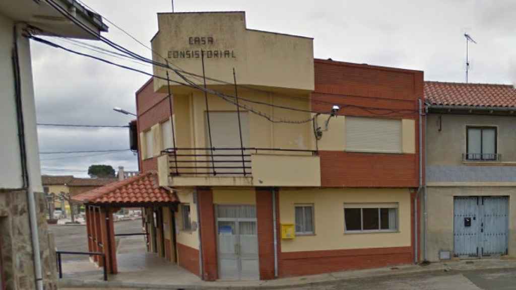 Imagen del Ayuntamiento de San Adrián del Valle.