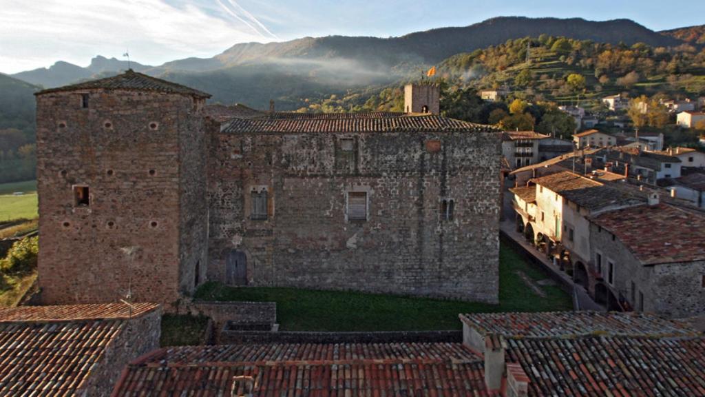 Este pueblo español está rodeado de volcanes