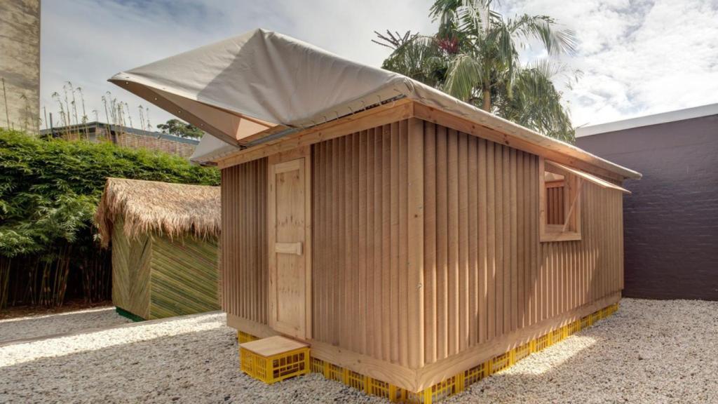 Una de las casas de urgencia de Shigeru Ban