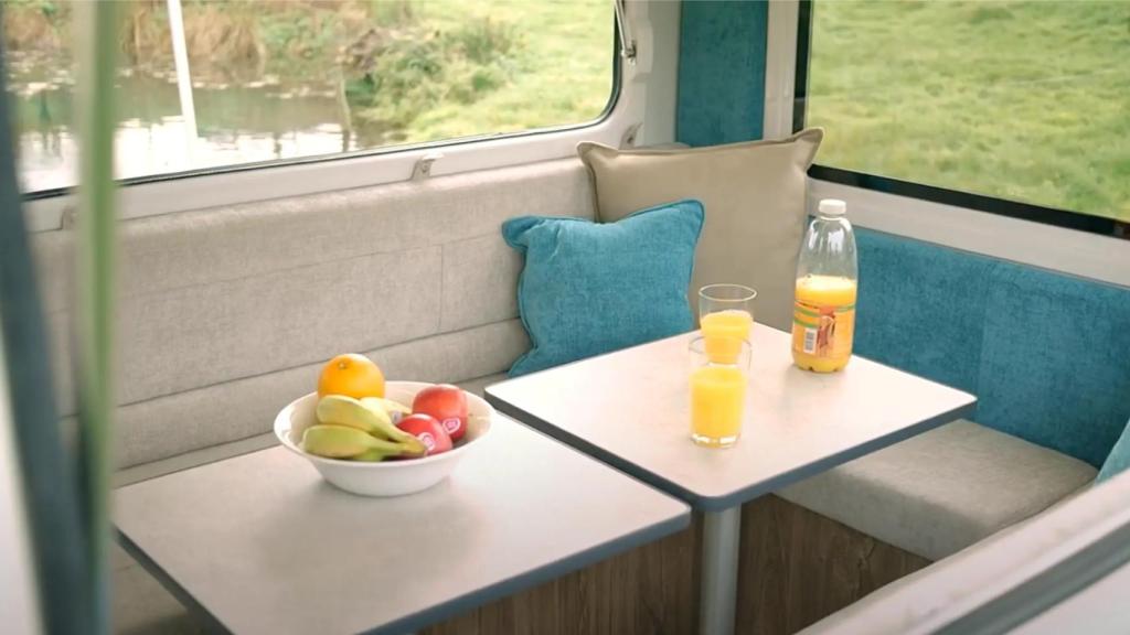 El interior del remolque Campod en su versión comedor