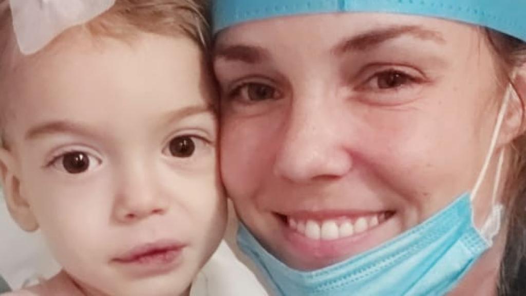 Lena y el pequeño Oliver.