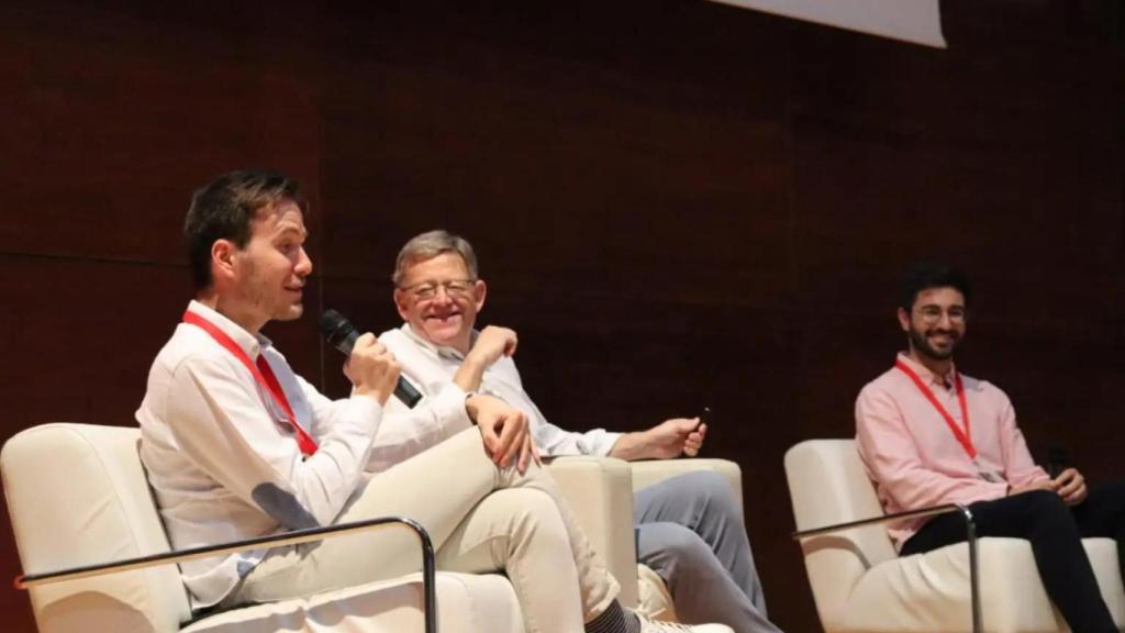 El president de la Generalitat y secretario general del PSPV-PSOE, Ximo Puig, interviene en ‘Agermanats’.