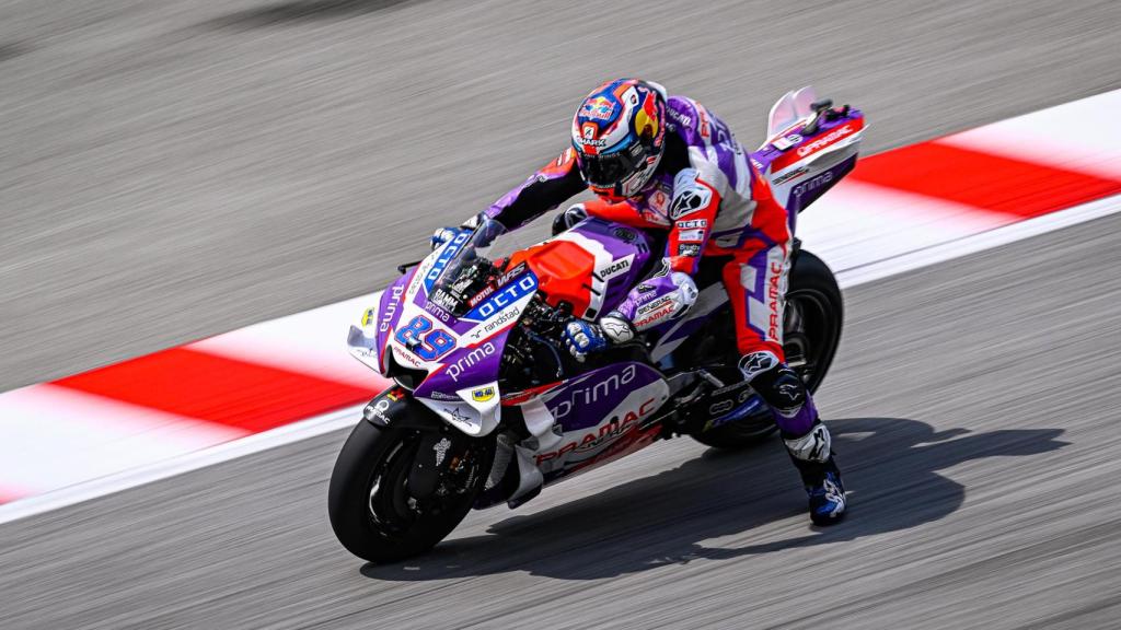 El español Jorge Martín se prepara para trazar un viraje, en el circuito malasio de Sepang.