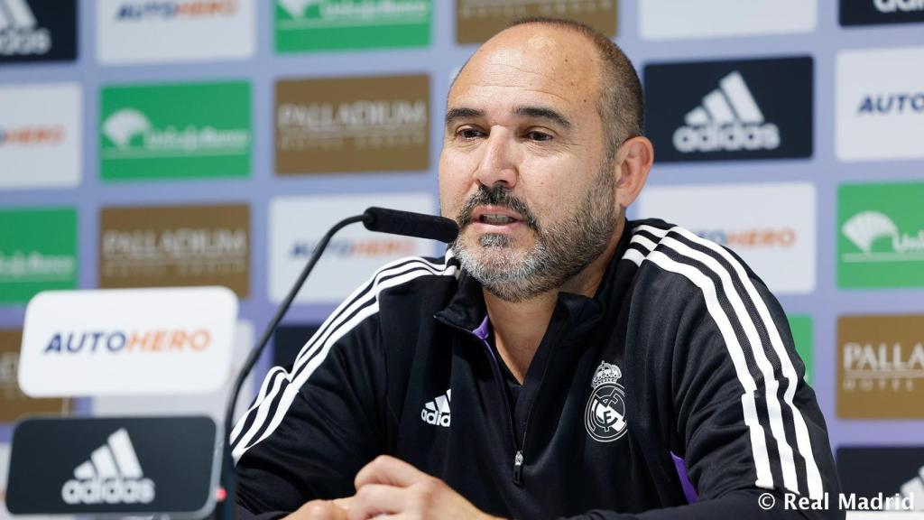 Chus Mateo , en rueda de prensa.