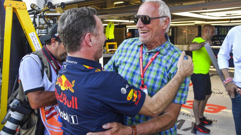 Dietrich Mateschitz, a la derecha.