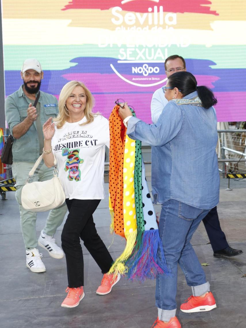 Inmaculada Casal y María del Monte en el pregón del Orgullo LGTBI de Sevilla.
