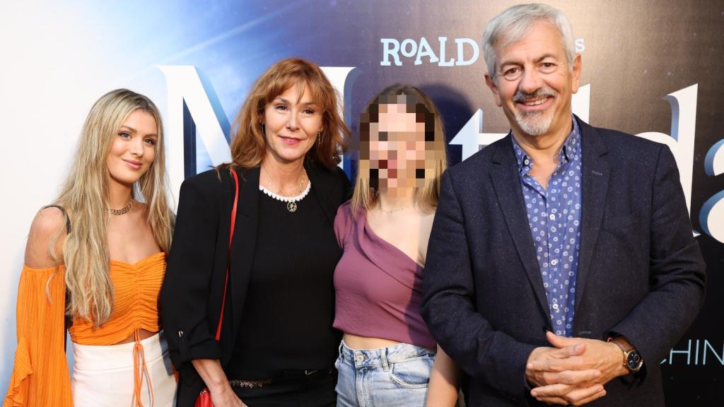 Carlos Sobera y Patricia Santamarina junto a su hija pequeña, Natalia, y la mayor, Arianna, hija de la esposa del presentador y el humorista Rody Aragón.