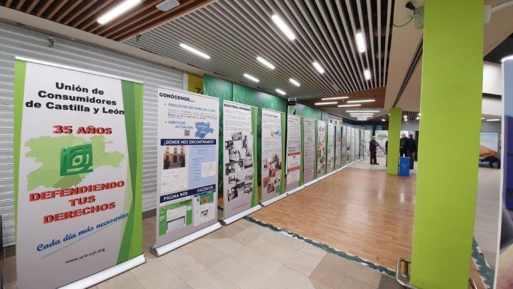 Exposición de la Unión de Consumidores de Castilla y León en el Centro Comercial Valderaduey