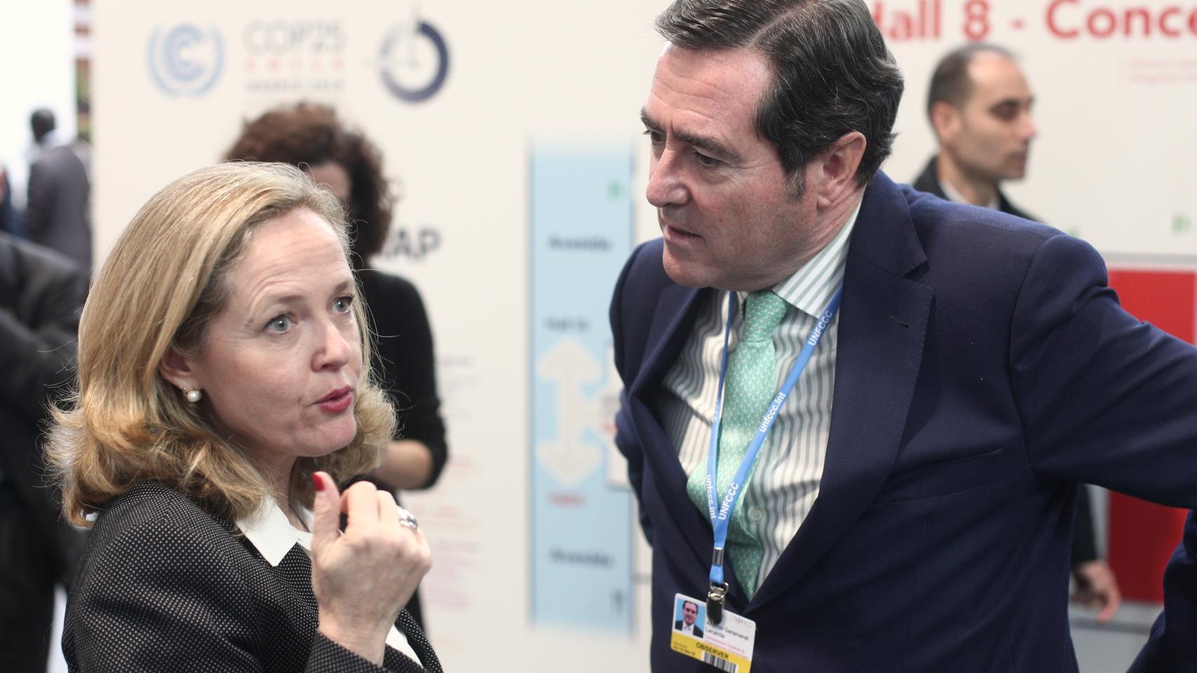 El Gobierno asume la casi 'congelación' de sueldos en 2023 y las empresas temen una destrucción de empleo