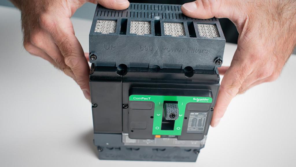 Una cubeta con el polvo metálico.