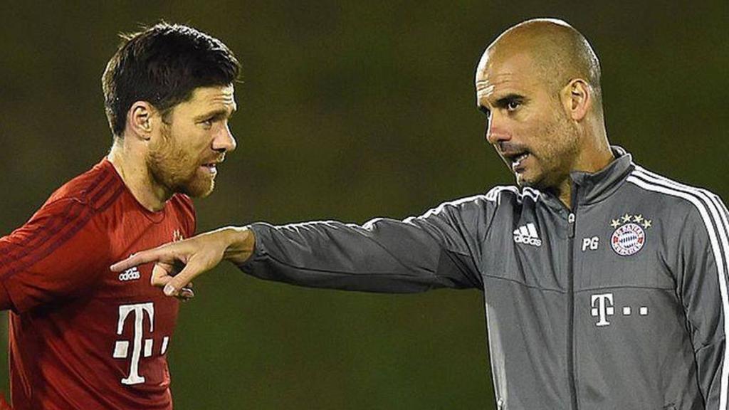 Xabi Alonso junto a Pep Guardiola en el Bayern Múnich