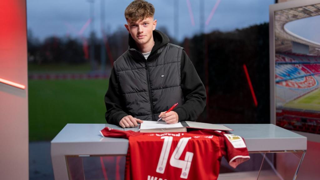 Wanner, en el momento de firmar su contrato