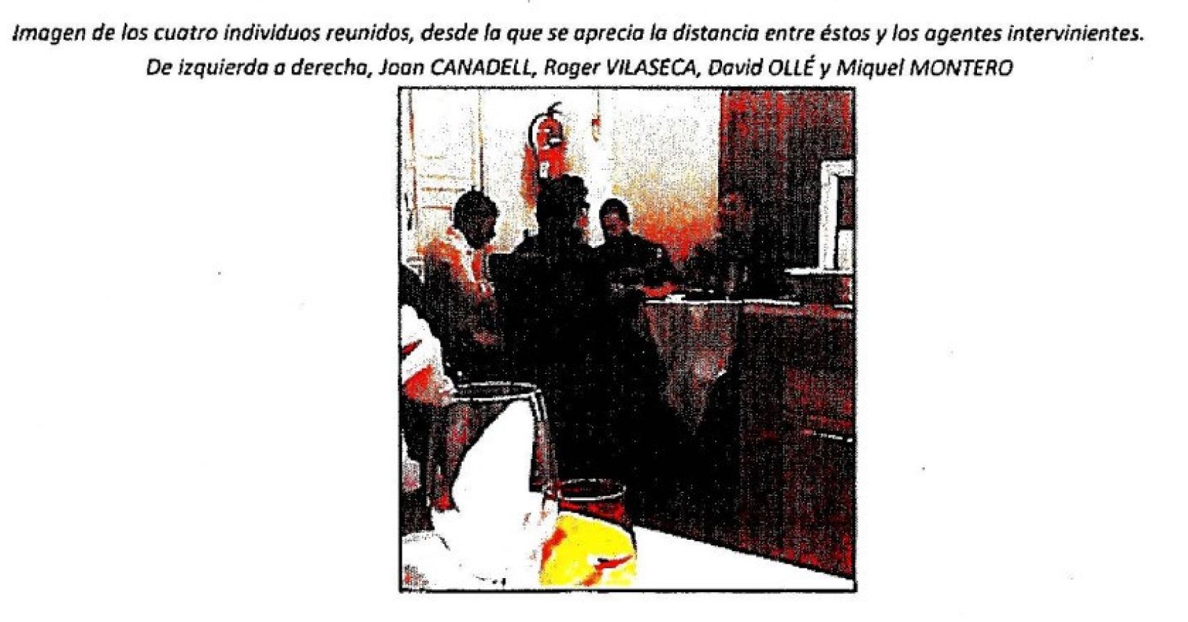 Una de las instantáneas capturadas por la Guardia Civil durante la cena.