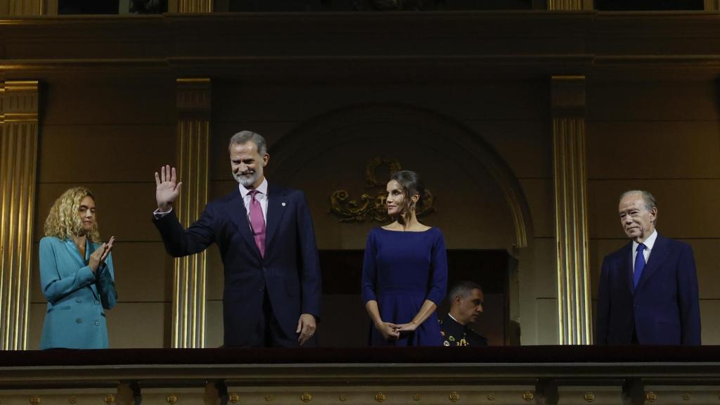 Los Reyes, junto a Meritxell Batet y Gregorio Marañón, presiden la representación de 'Aida' en el Teatro Real.