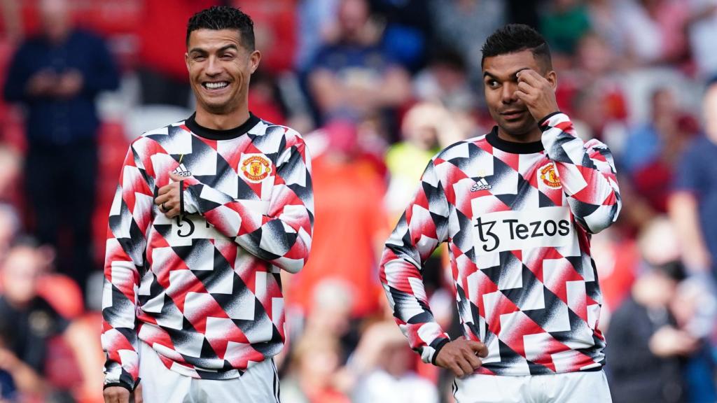 Cristiano Ronaldo y Casemiro, en un calentamiento del Manchester United