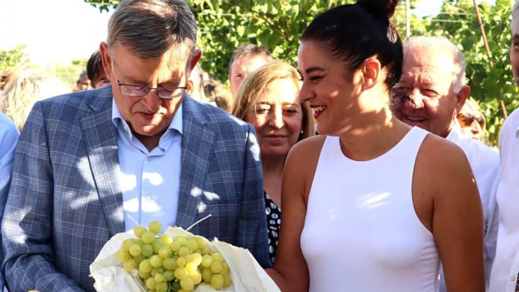 Ximo Puig, junto a la ya 'exconsellera' Mireia Mollà. EE