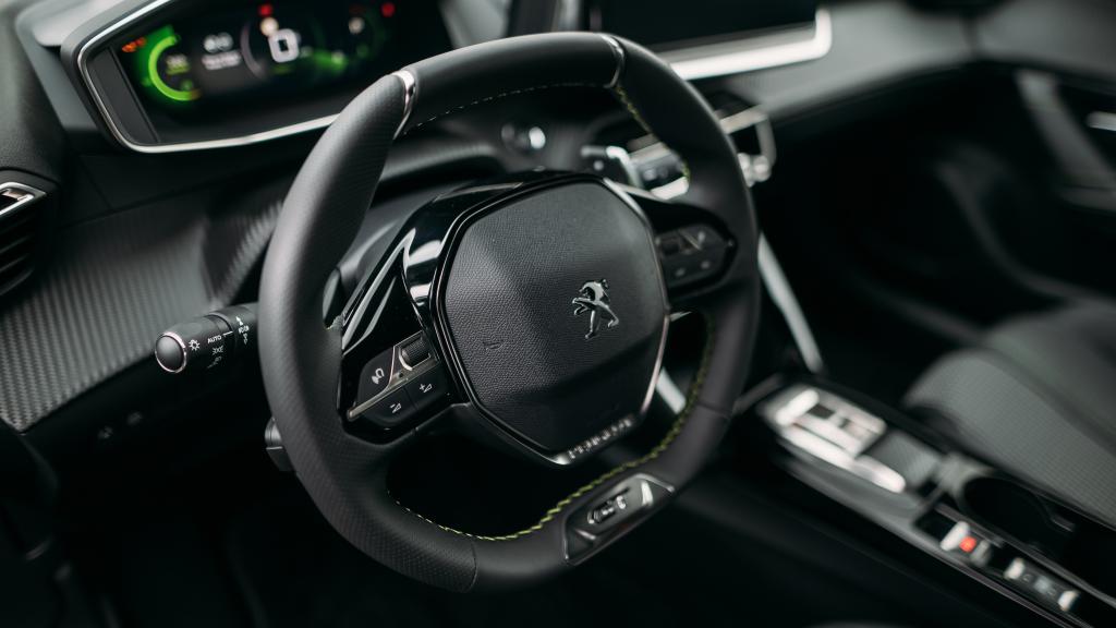 El i-Cockpit lo utilizan casi 10 millones de personas en sus coches.