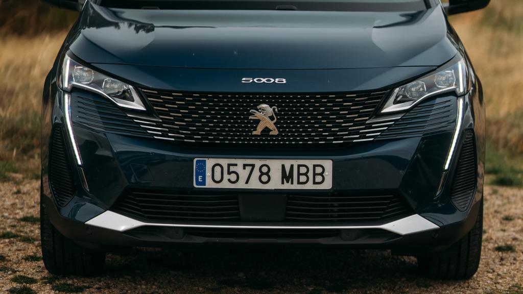 El Peugeot 5008 ofrece gran habitabilidad interior tanto por el maletero como por las siete plazas.