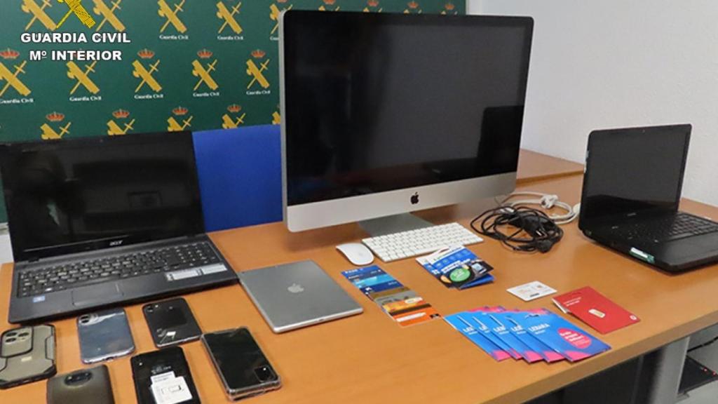 Material intervenido por la Guardia Civil.