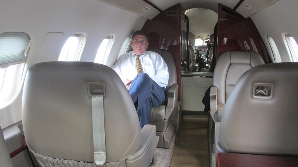 Interior del avión Piaggio P.180 Avanti