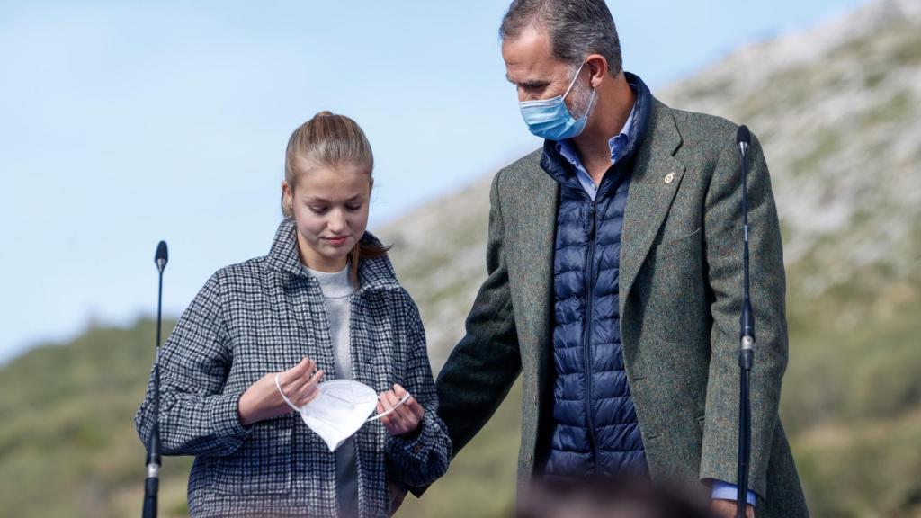 Felipe VI y su hija, la princesa Leonor en el Pueblo Ejemplar 2021.