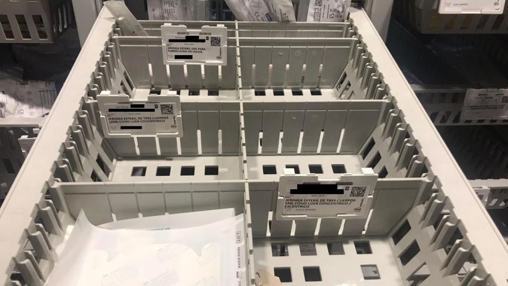 Almacén de una base de SAMU sin material disponible.