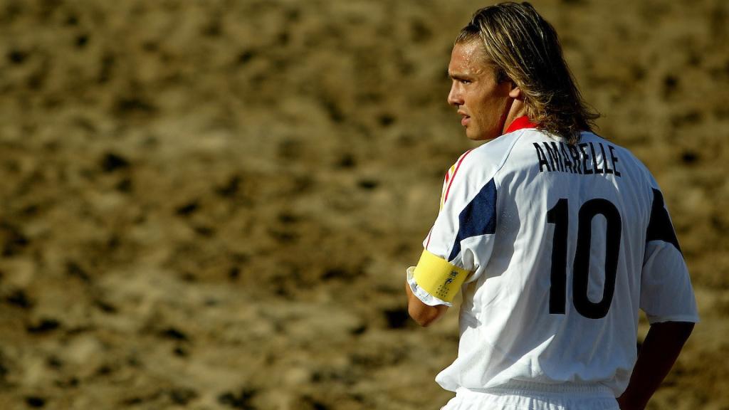 Amarelle, con el 10 a la espalda, jugando con España.