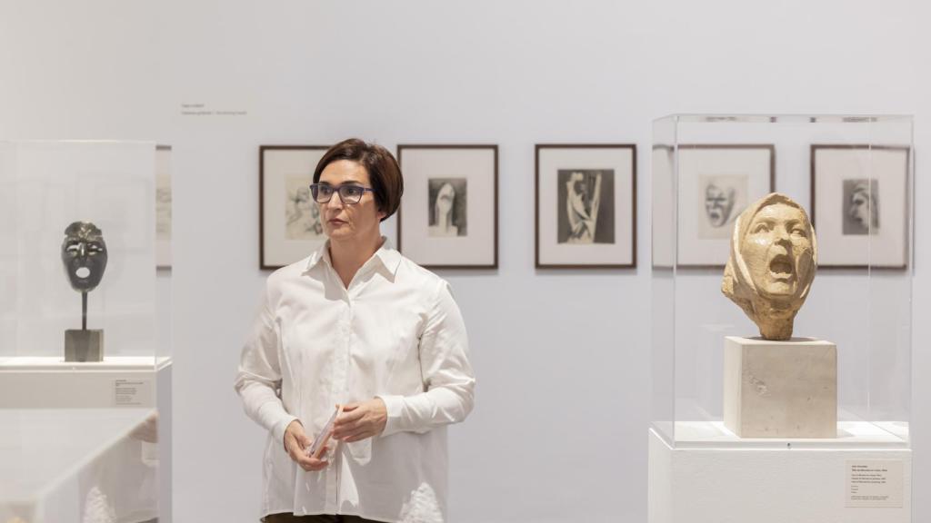 La directora del IVAM, Nuria Enguita, durante la inauguración