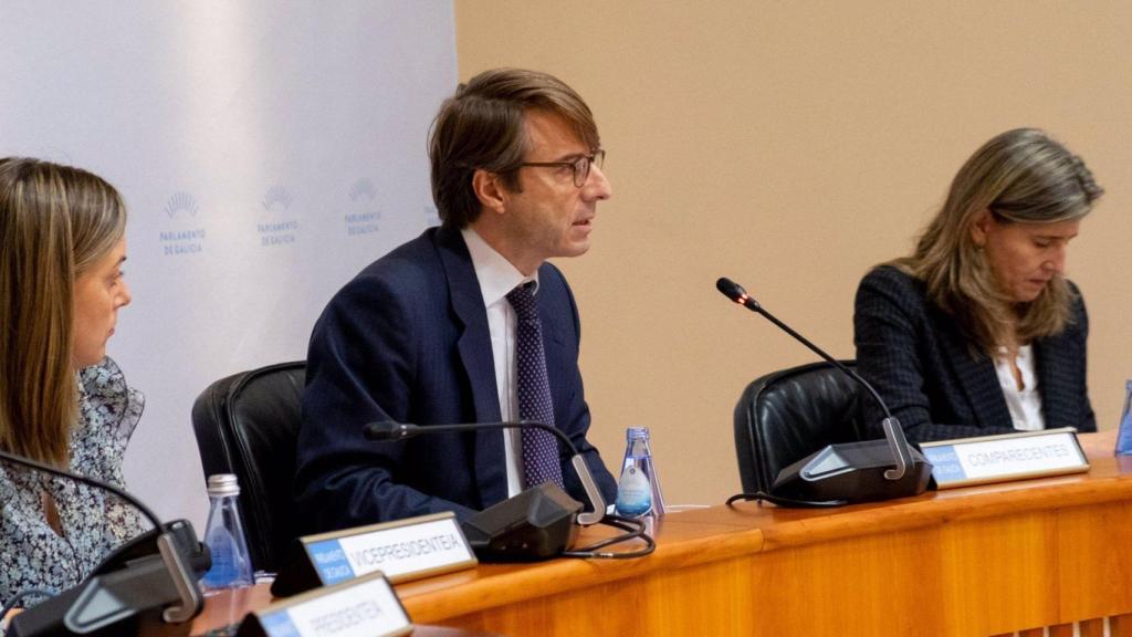 El conselleiro de Facenda Corgos en la Comisión Tercera de Economía.