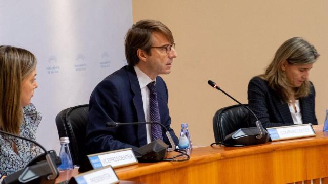El conselleiro de Facenda Corgos en la Comisión Tercera de Economía.