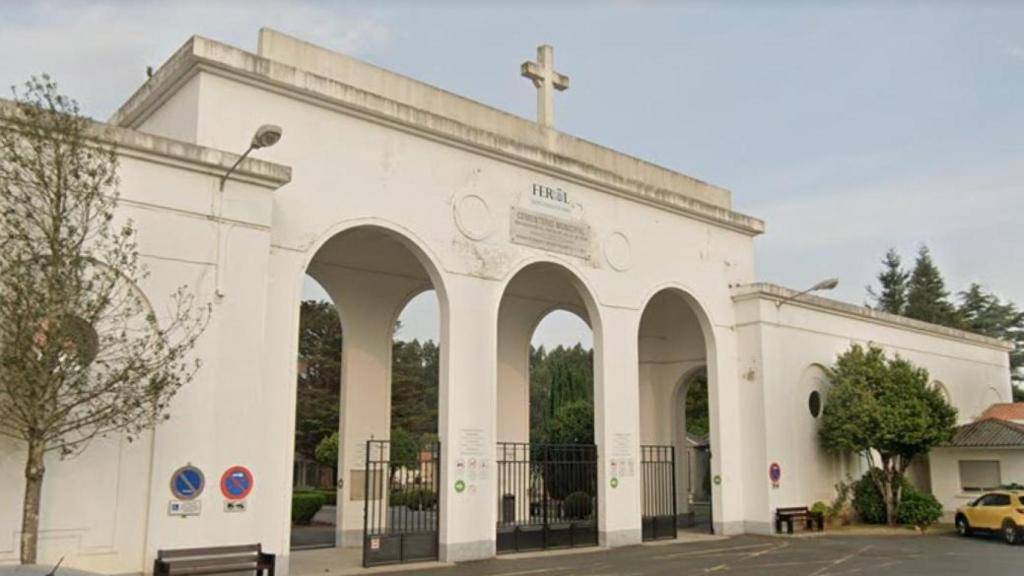 Acceso al camposanto municipal