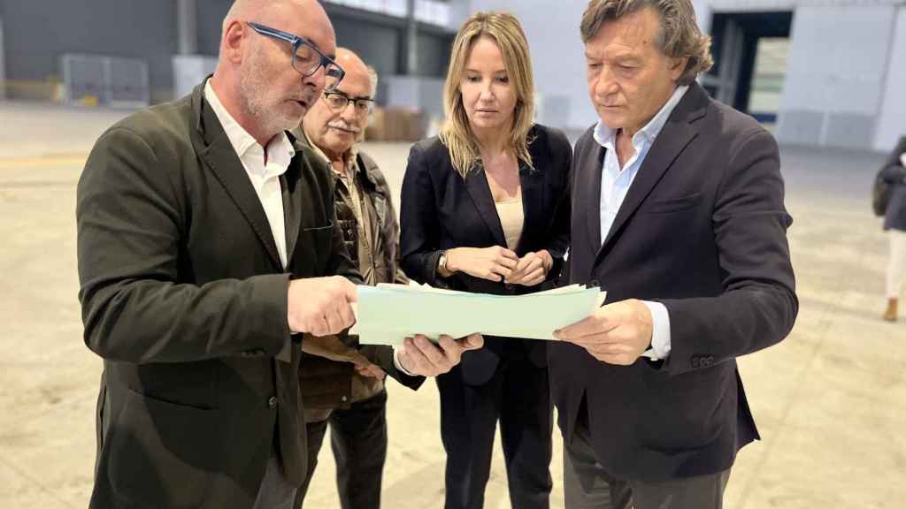 Visita de la Xunta a la instalación de las pistas de atletismo de Ifevi.